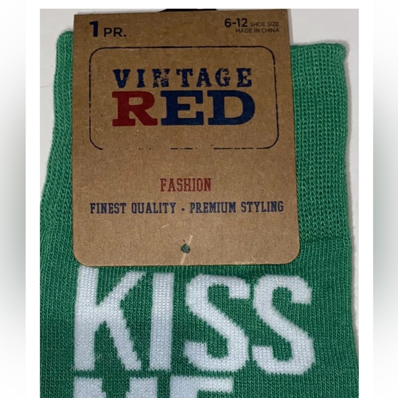 Kiss Me I’m Irish Crew Socks 1 Pair Men 6-12 Green White w Clover ☘️ Vintage Red - Picture 3 of 9